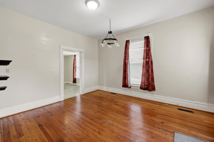 Listing Image 17