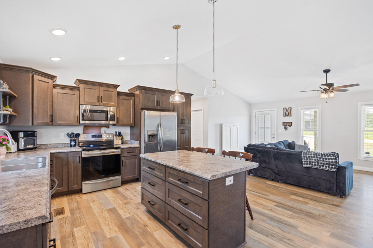 Listing Image 12