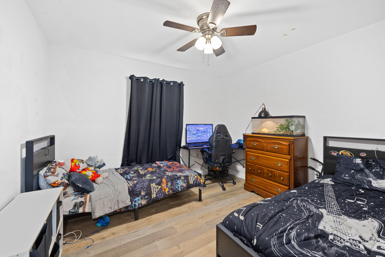 Listing Image 17