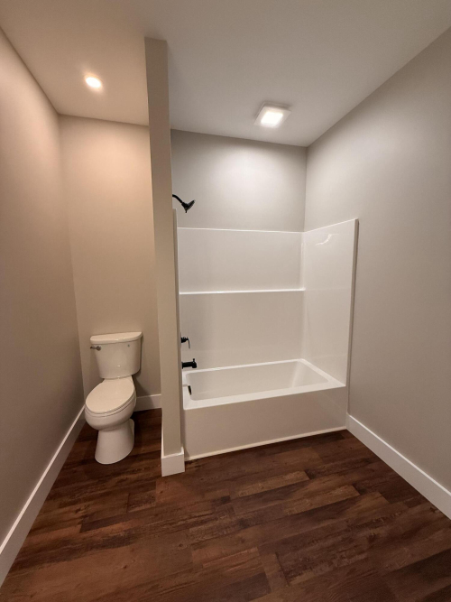 Listing Image 16