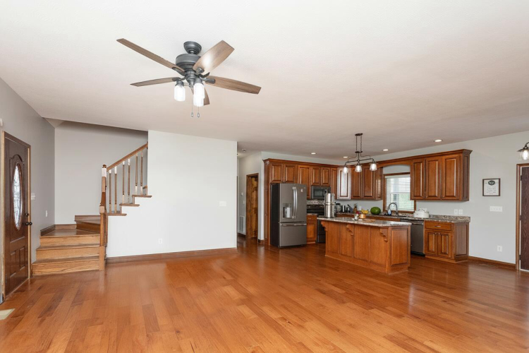 Listing Image 10