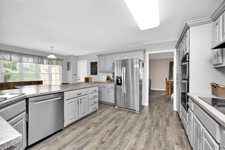 Listing Image 12