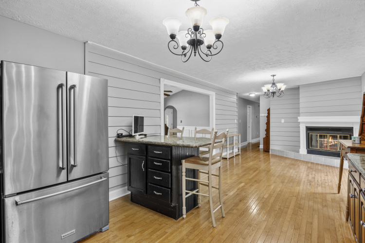 Listing Image 16