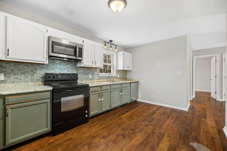 Listing Image 8