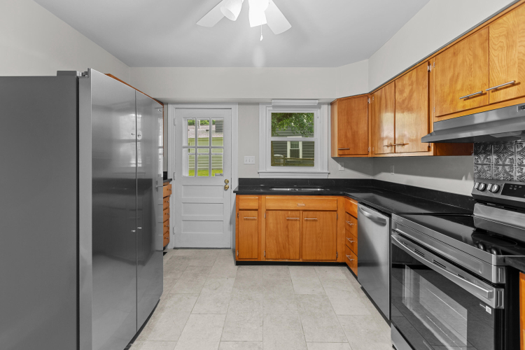 Listing Image 8