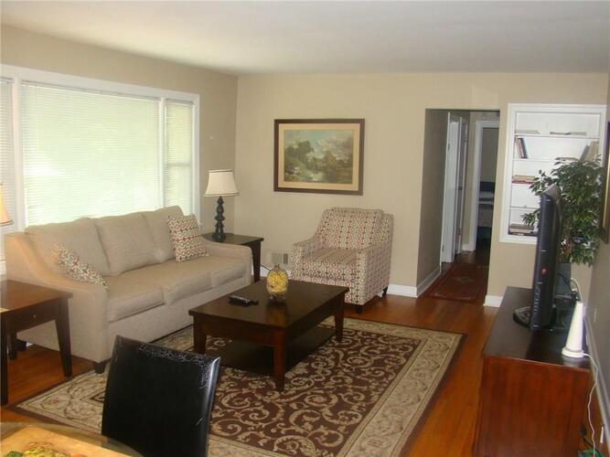 Listing Image 4