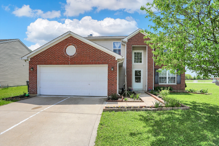 7946  Valley Stream Drive Indianapolis, IN 46237 | MLS 21919349