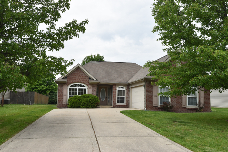 1716  Copeland Farms Drive Greenfield, IN 46140 | MLS 21920922