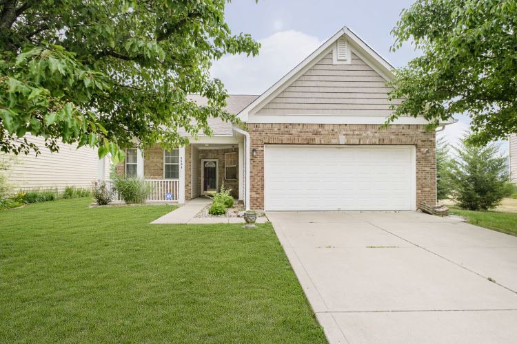 9604 Lomax Drive Avon IN 46123 (House For Sale) MLS 21925946