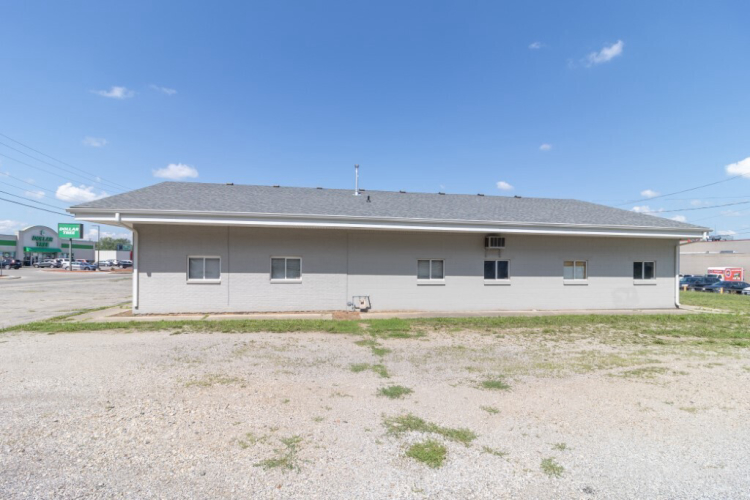Listing Image 4