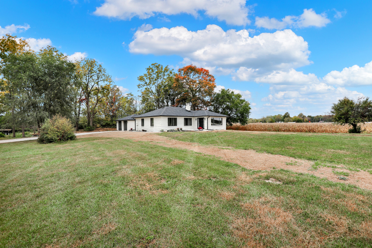 6621  Olive Branch Road Greenwood, IN 46143 | MLS 21949206
