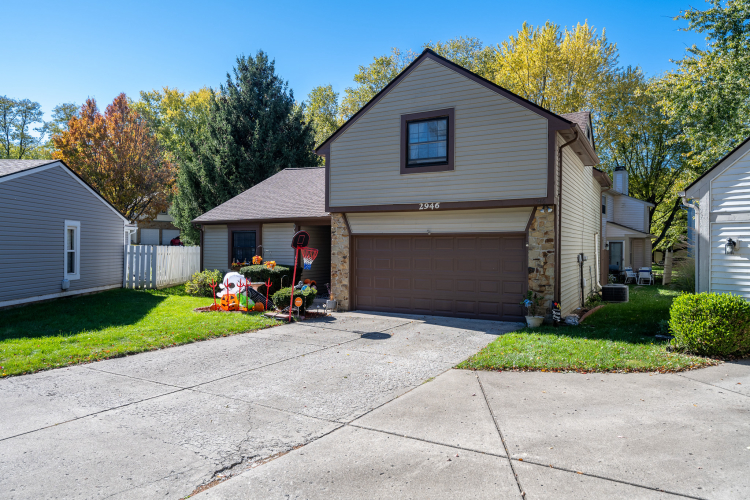 2946  Horse Hill E Drive Indianapolis, IN 46214 | MLS 21949623