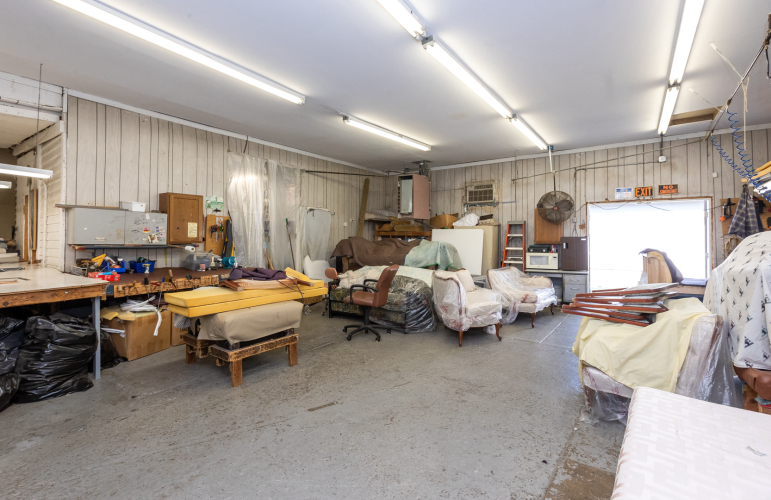 Listing Image 4