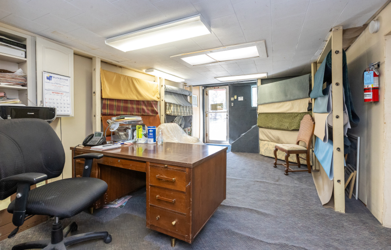 Listing Image 8