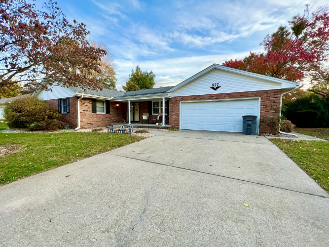 927  Holly Drive Seymour, IN 47274 | MLS 21950861