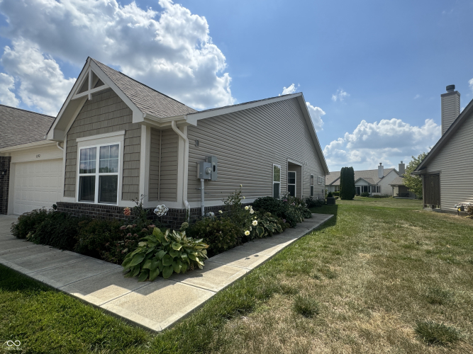 1252  Arlington Drive Greenfield, IN 46140 | MLS 21951854