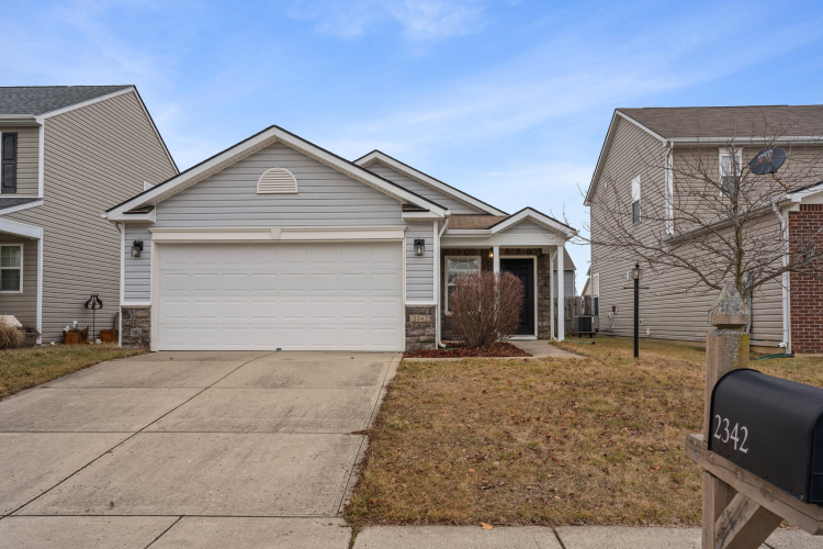 2342  Middle View Drive Columbus, IN 47201 | MLS 21962431