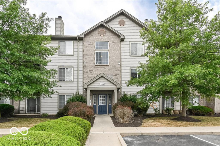 240  Legends Creek Place Indianapolis, IN 46229 | MLS 21963334