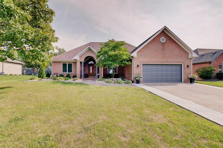3937  Highland Park Drive Greenwood, IN 46143 | MLS 21965909