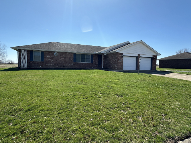 2255  Mulberry Drive Seymour, IN 47274 | MLS 21968088