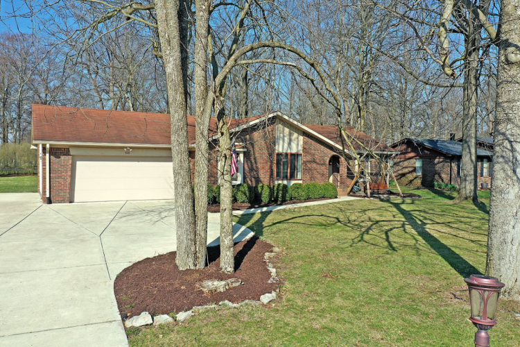 408  Woodland East Drive Greenfield, IN 46140 | MLS 21968091