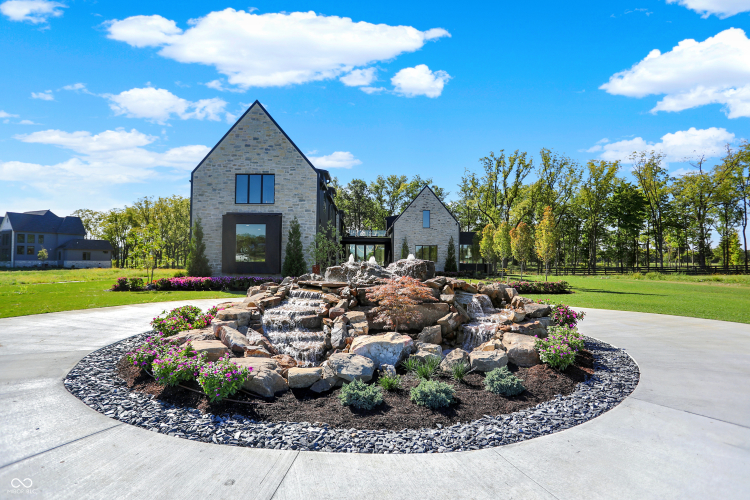 9475  Windy Hills Drive Zionsville, IN 46077 | MLS 21968462