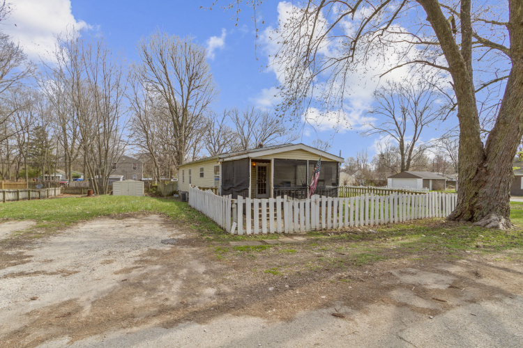 2447 S Roena Street Indianapolis, IN 46241 | MLS 21969837