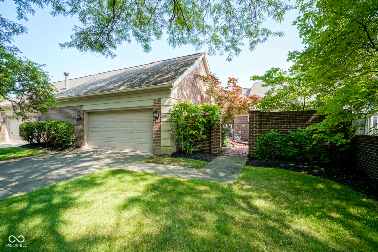 8513  Olde Mill Circle West Drive Indianapolis, IN 46260 | MLS 21970203
