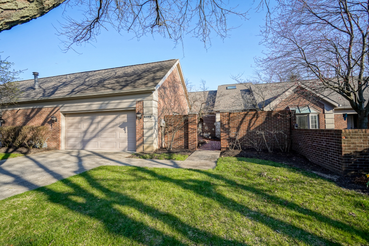 8513  Olde Mill Circle West Drive Indianapolis, IN 46260 | MLS 21970203