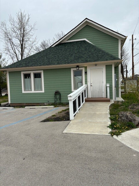 Listing Image 3