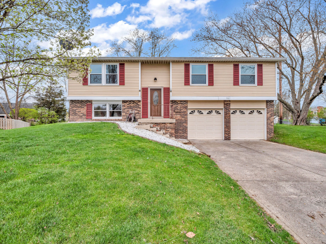 1601  Brentwood Drive Plainfield, IN 46168 | MLS 21972525