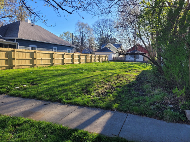 Listing Image 4