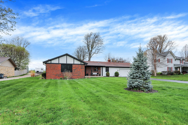 1452 S Highland Drive Franklin, IN 46131 | MLS 21973191