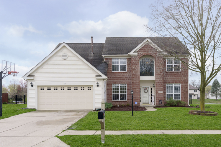 12609  Tealwood Drive Indianapolis, IN 46236 | MLS 21973695