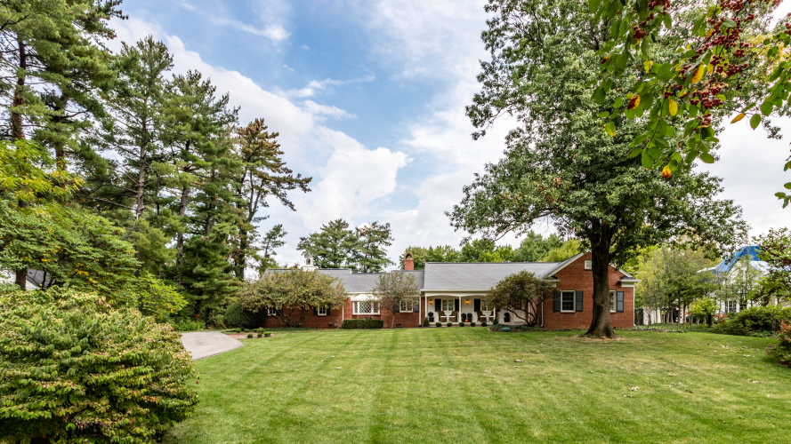 538  Wayside Drive Indianapolis, IN 46260 | MLS 21973839