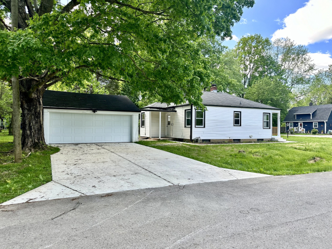5831  Woodside Drive Indianapolis, IN 46228 | MLS 21974288