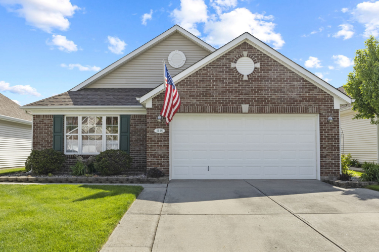 1115  Lincoln Park West Drive Greenwood, IN 46142 | MLS 21975389