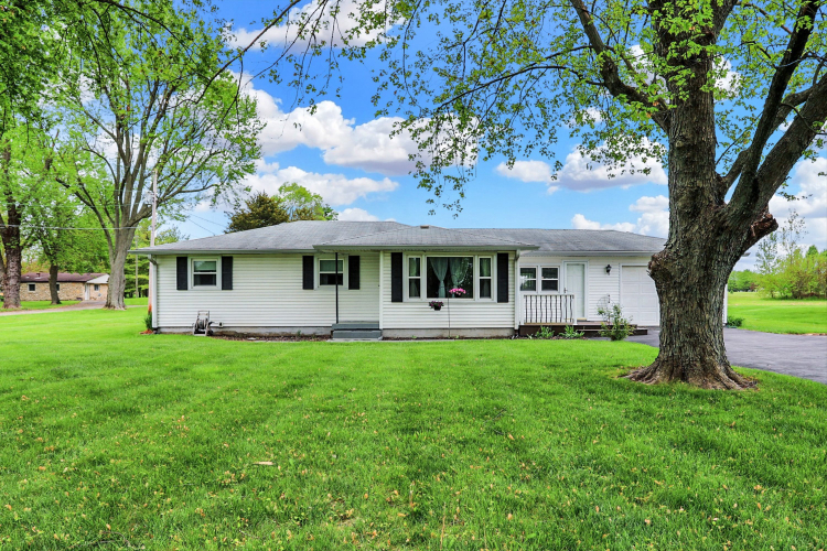 1015 W Smith Valley Road Greenwood, IN 46142 | MLS 21975599