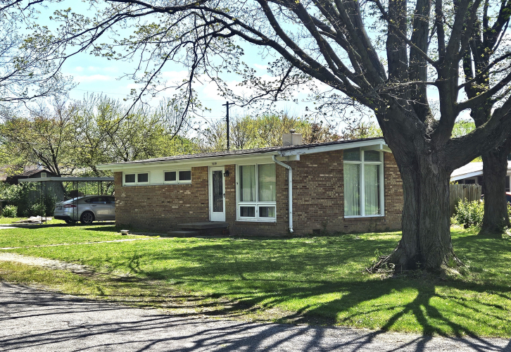 1639  Englewood Drive Indianapolis, IN 46219 | MLS 21975807