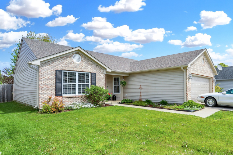 6704  Southern Ridge Drive Indianapolis, IN 46237 | MLS 21975986
