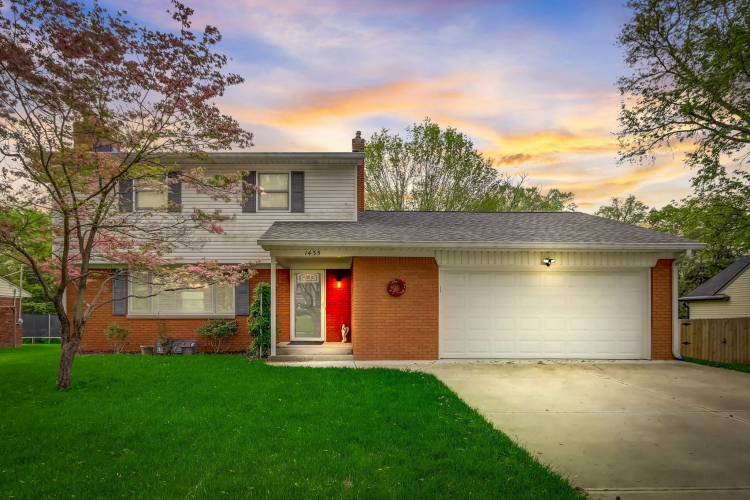 1435 S Court Drive Indianapolis, IN 46227 | MLS 21976136
