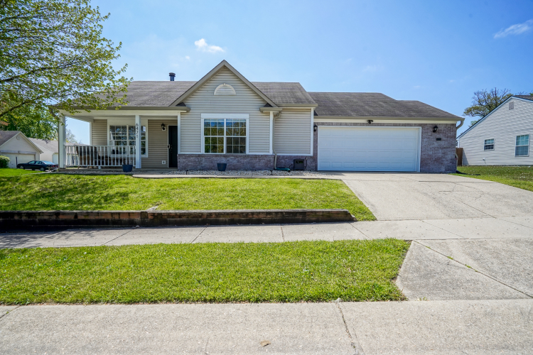 6471  Blakeview Drive Indianapolis, IN 46235 | MLS 21976925