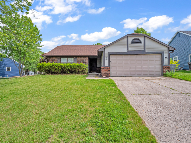 7367  Southern Lakes Drive Indianapolis, IN 46237 | MLS 21977179