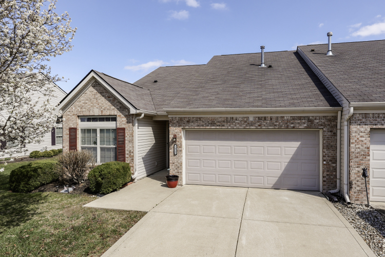 1412  Old Stoney Drive Greenwood, IN 46143 | MLS 21977412