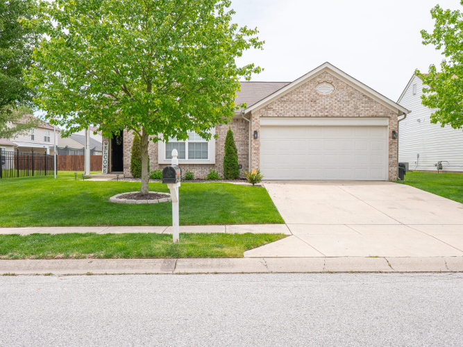 5833  Copeland Mills Drive Indianapolis, IN 46221 | MLS 21978816