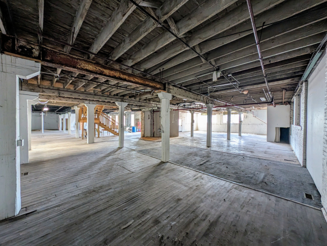 Listing Image 3