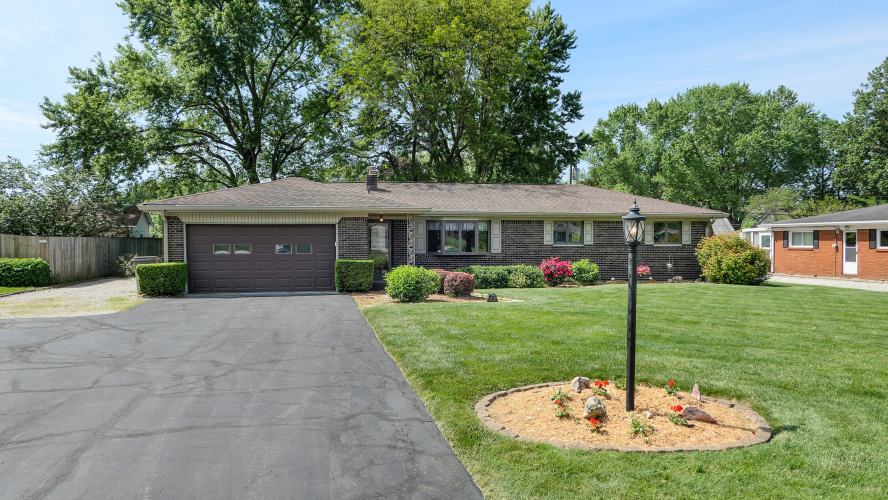 4225  Cardinal Drive Indianapolis, IN 46237 | MLS 21979122
