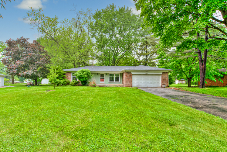 8104  Folkstone Road Indianapolis, IN 46268 | MLS 21979494