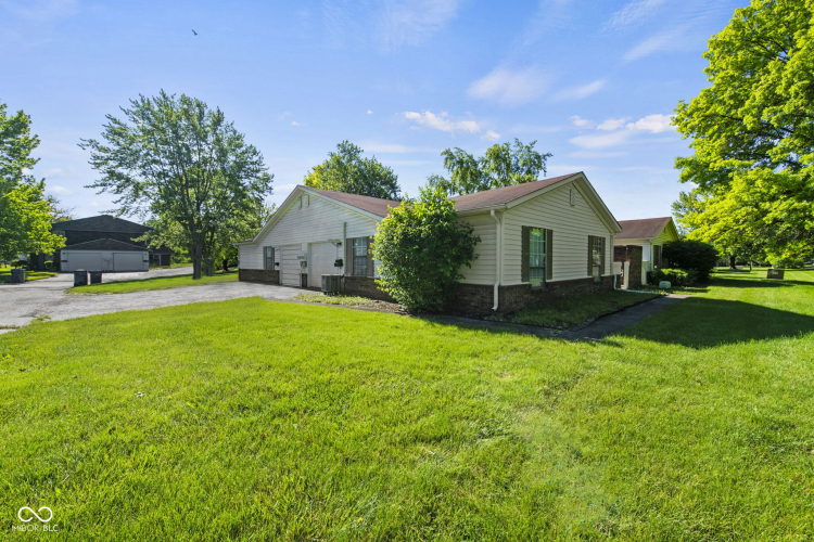 4814  London Drive Indianapolis, IN 46254 | MLS 21979870