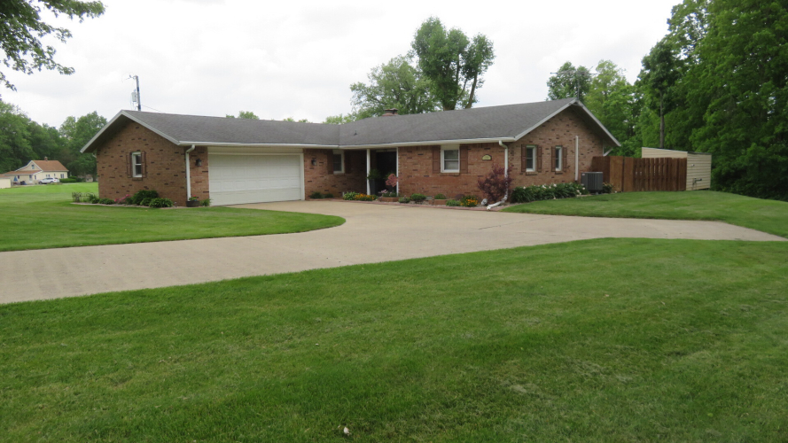 2290 E Cadillac Drive Crawfordsville, IN 47933 | MLS 21980009